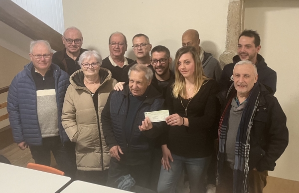 Association ACCV Varennes le Grand : remise de chèque l’association du foyer rural. 