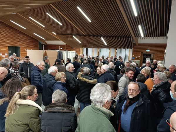 MUNICIPALE GIVRY - Des dizaines de Givrotins attendent les résultats officiels 