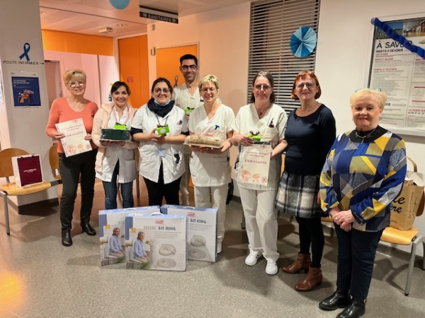 CoraSaône a distribué les chocolats de Pâques aux équipes de soignants de l'hôpital de Chalon 