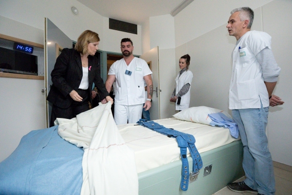 Yaël Braun-Pivet salue la «capacité à innover» du centre hospitalier La Chartreuse