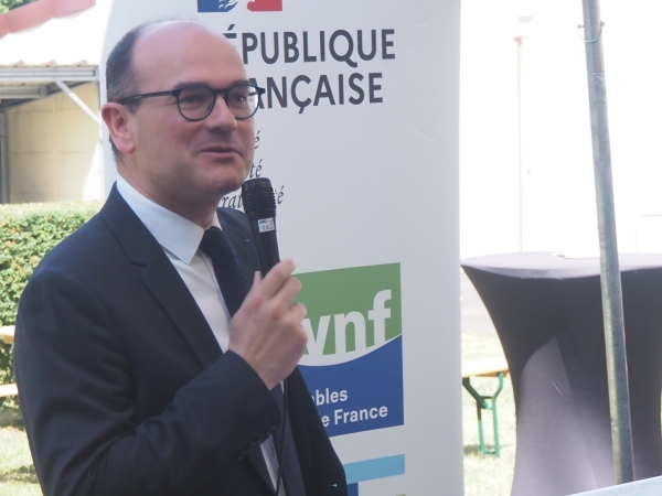 "L'industrie française est pleine de contrastes mais regardons le verre à moitié plein" assure Sébastien Martin