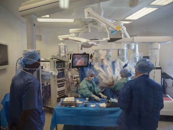 Le virage robotique 4.0 de l'hôpital de Chalon sur Saône toujours plus concret avec le robot chirurgical "Da Vinci" opérationnel à 200 %