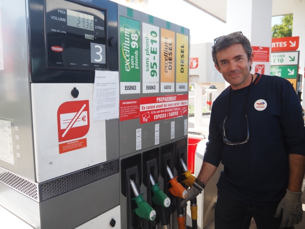 La station service Total de la route de Lyon à Saint-Remy renoue avec le pompiste 
