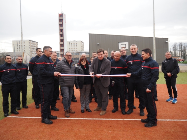 La SAS Football Club Chalonnais a financé la réhabilitation du city-stade des sapeurs-pompiers de Chalon sur Saône