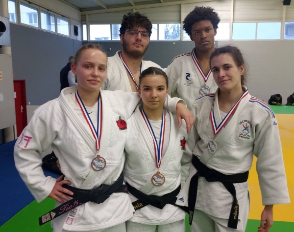 JUDO CLUB CHALONNAIS -  5 podiums, 7 classés et 3 qualifiés pour le championnat de France Juniors 1ère Division !