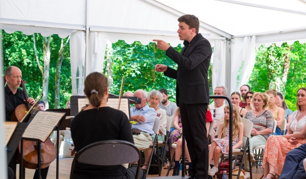 Le Département de Saône-et-Loire invite l'Orchestre symphonique de Mâcon aux Grottes d’Azé