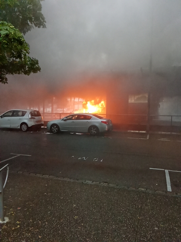Des photos de fidèles d'info-chalon.com montrent l'intensité de l'incendie de ce lundi matin 