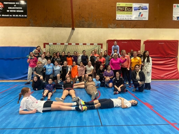 Dernier entraînement ludique Parents-Enfants pour les U15 de l’Entente Saonoise Féminine Handball 