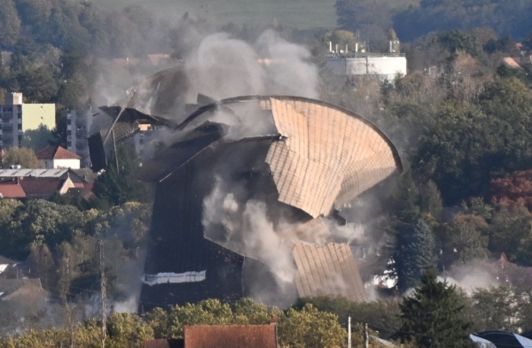 Les images de la destruction de la centrale Lucy de Montceau-les-Mines