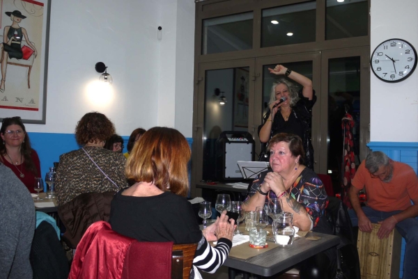 Le voyage continu en chansons au bar-restaurant La Marine