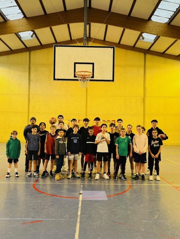 Le Chalon Basket Club rassemble plus de 40 jeunes passionnés durant les vacances scolaires