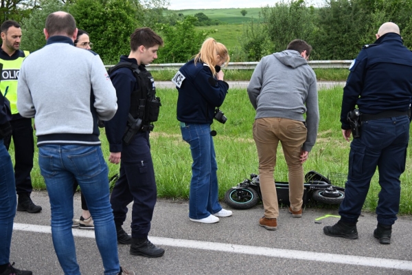 Un sexagénaire en trottinette meurt après avoir été heurté par un poids-lourd