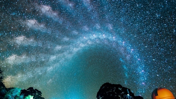 EN IMAGES - Le merveilleux spectacle de la Voie lactée pendant la nuit