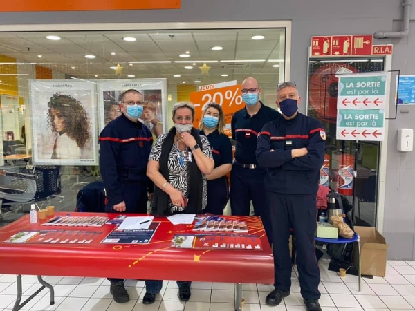 Un porte à porte pour le calendrier des sapeurs-pompiers cette année quelque peu modifié... mais il est bien au rendez-vous! 