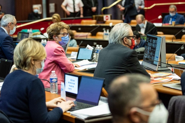 CONSEIL REGIONAL DE BOURGOGNE-FRANCHE COMTE-  Les réponses à la crise