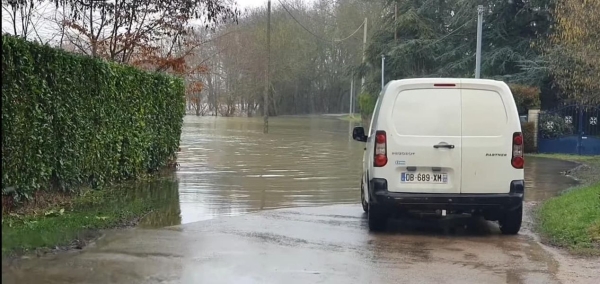 La circulation sur la route de la roseraie est interdite dans les deux sens entre Chalon sur Saône et Châtenoy en Bresse