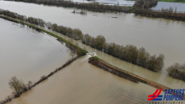 A Sassenay ou Châtenoy en Bresse, les digues ne suffisent plus face aux crues 