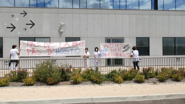 Les techniciens de laboratoire de l'hôpital William Morey à Chalon en grève ce mardi 