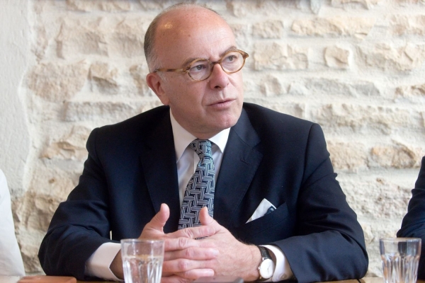 RÉGIONALES : Bernard Cazeneuve prône «un rassemblement large» autour de Marie-Guite Dufay pour «éviter que le Front National ne gagne cette Région»