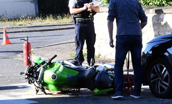 Un motard tué dans une collision avec une voiture à Saint-Vallier