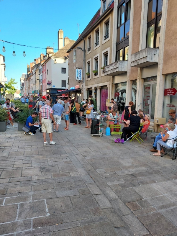 Les anti-pass sanitaire se mobilisent rue de Strasbourg à Chalon 