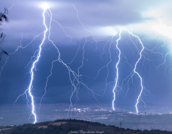 Incroyable nuit d'orages immortalisée par le photographe Jordan Vega 