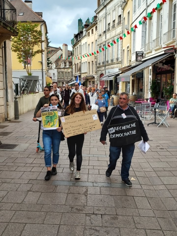 PASS SANITAIRE - 13e samedi de mobilisation à Chalon-sur-Saône et 200 personnes dans le cortège