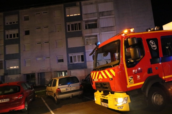 24 habitants d'un immeuble évacués à cause d'un fauteuil incendié