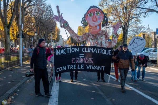 300 manifestants à Mâcon pour alerter sur les dangers des changements climatiques