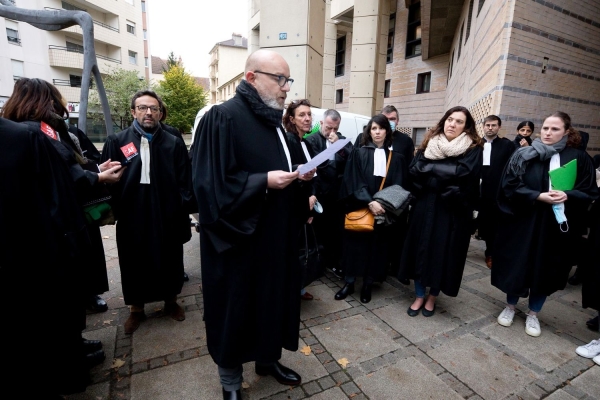 Des avocats manifestent pour défendre le secret professionnel