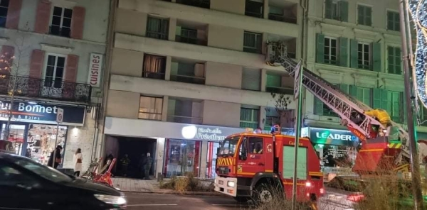 Grosse intervention rue Porte  de Lyon suite à un feu d'appartement 