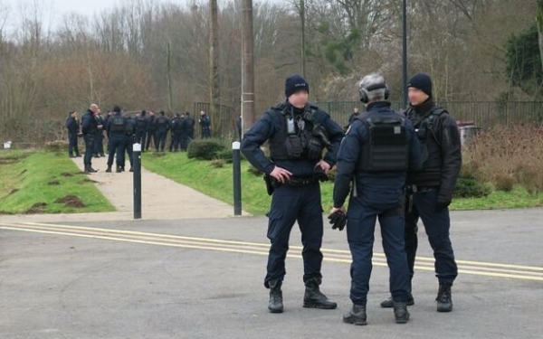 SEINE ET MARNE : Un enfant de 10 ans retrouvé mort dans une valise, tué de plusieurs coups de couteau... Sa mère est recherchée