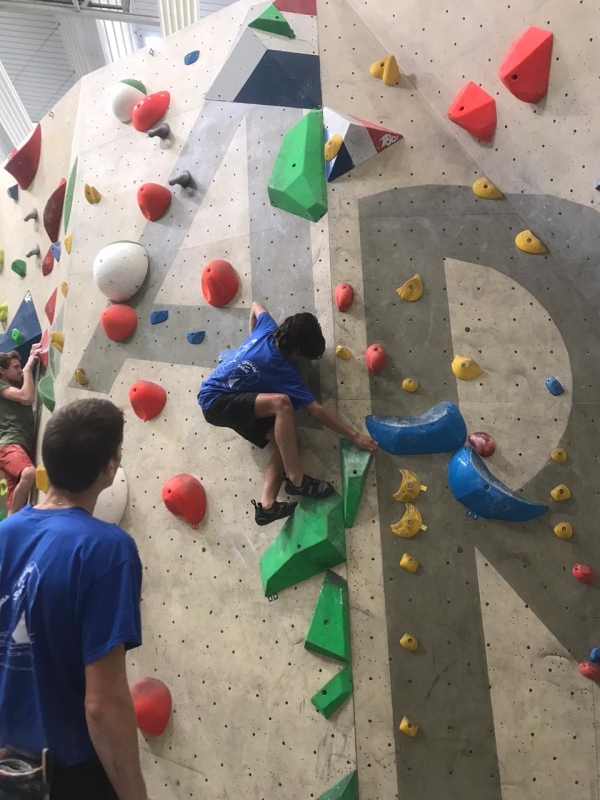 Ce week-end, la section performance escalade du CAF Chalon était de sortie à Fontainebleau.