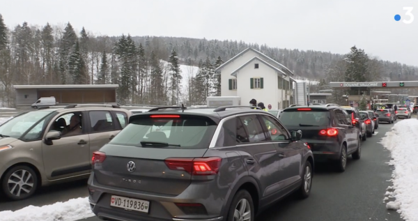 Dans le Haut-Doubs, les skieurs français de retour de Suisse dans le collimateur 