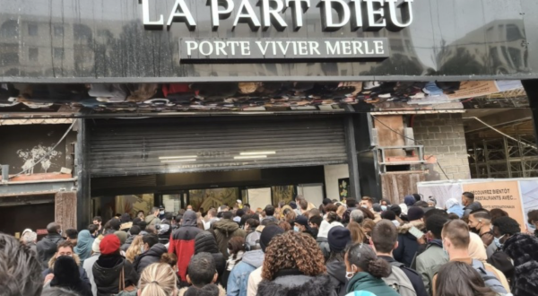 La cohue à la Part-Dieu avant la fermeture du centre commercial