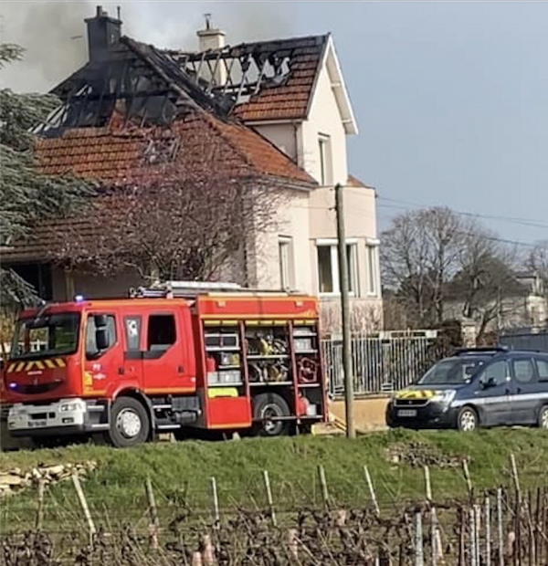 Feu de toiture important dans une habitation à Rully 