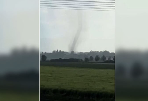 Une tornade filmée par un agriculteur ...
