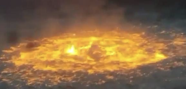 Images impressionnantes d'un incendie sous-marin dans le Golfe du Mexique