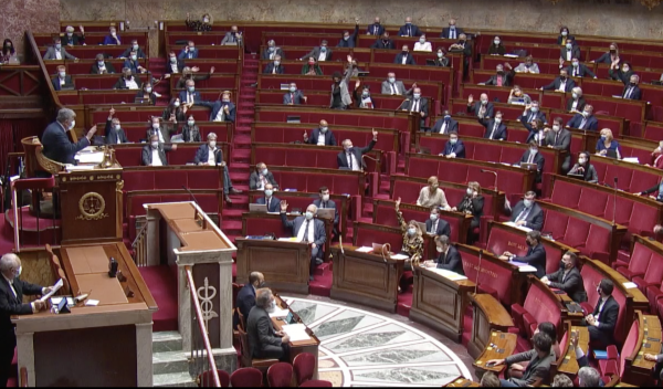 Vifs débats à l'Assemblée Nationale autour du projet de loi de vigilance sanitaire 