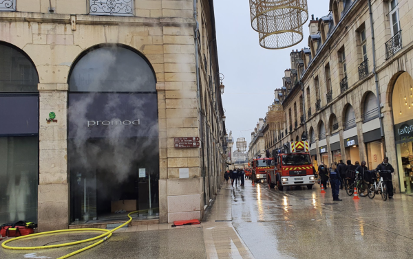 Un magasin détruit par un incendie en plein centre ville de Dijon