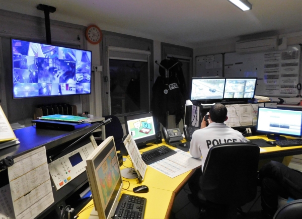 Le quotidien au commissariat de Chalon sur Saône (1) : la salle radio et police-secours
