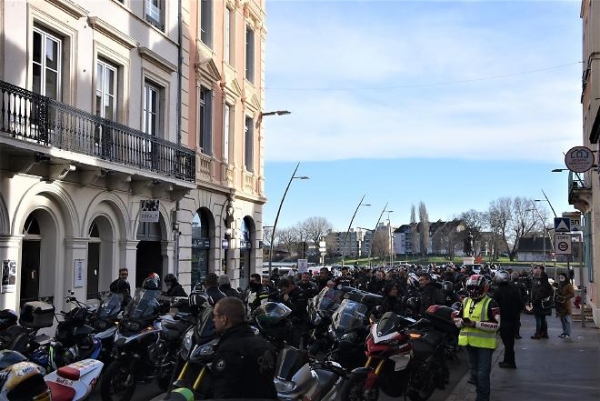 Les motards en colère ont donné de la voix à Chalon sur Saône ce samedi après-midi 