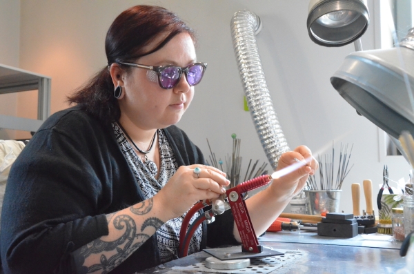 CADEAUX DE FIN D'ANNEE - Laissez-vous subjuguer par Pik-Verre et ses bijoux en verre artisanaux Made in Saône et Loire