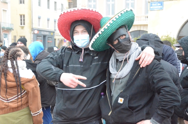 MARCHE DES LIBERTES - La pluie n'a pas entamé le moral des troupes avec plus de 200 participants à Chalon sur Saône 