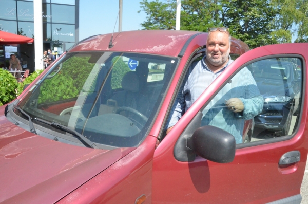 L'ami Philippe est passé de la Mercedes... au Kangoo