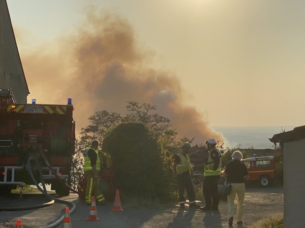 Un feu ravage des haies et 40 tonnes de fourrage