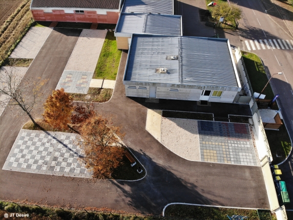 Gestion des eaux pluviales à la source : Fin des travaux du parking/ cour de l’école des Aubépines à Granges