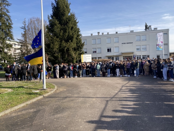 Les lycéens de Mathias ont hissé les couleurs de l'Ukraine 