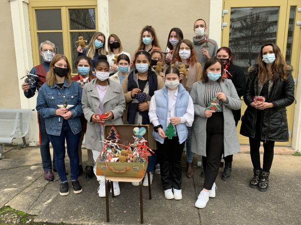 La formation Art et couture du lycée Emiland Gauthey a joué les petites mains de Noël