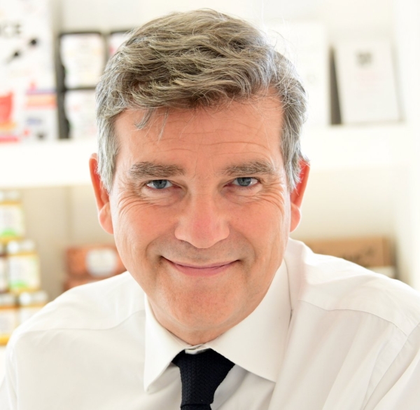 Montebourg veut un "délit de trahison économique pour les vendeurs de la France en pièces détachées"